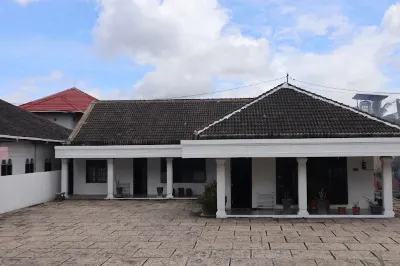 Tunjung Nyaho Guest House ( Tng ) Hotel dekat Pasar Martapura Palangkaraya