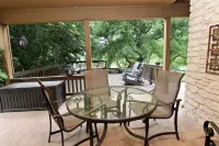 Riverside Escape - Waterfront, Spacious, Sunny Oasis