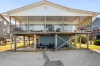 Charming Beach Cottage with Private Dock - Quaint Island Getaway