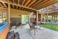 Private Hot Tub and Spacious Living Areas - Stunning Mountain Escape