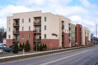*New* Great Escape 404: 2Br Condo Near Downtown and Bay
