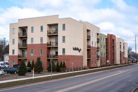 Charming Condo with Spacious Living and Modern Amenities - Delightful Retreat