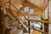 Hot Tub, WiFi, No Pet Fee - Beary Cozy - Romantic Cabin in Red River Gorge, Kentucky! Các khách sạn ở Stanton