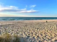 Cozy Getaway with Balcony and Lake Access - Charming Retreat