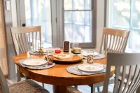 Cozy Cabin on the Toccoa River - Fireplace, Screened Porch, Fishing, & S’Mores