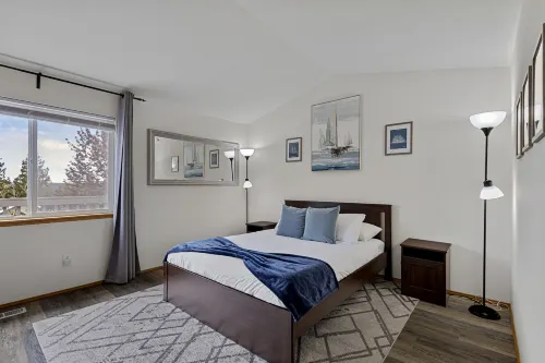 Serene Hillside Retreat- Captivating Views, Enjoyable Deck Hotels in Arlington
