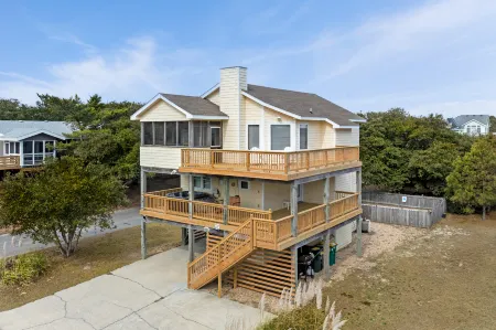 Private Pool and Game Room - Relaxing Coastal Haven Отели в г. Карритак