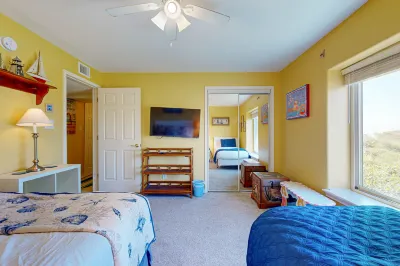 Walk to Sandfest, Shared Pools, Boardwalk to Beach Hotels near Fly It Port ' A