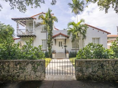 Charming Studio with Historic Design - Cozy and Inviting Retreat