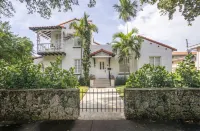 Charming Oasis with Shared Patio - Washer, TV, WiFi