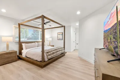 Scottsdale Classic - Luxury Home w/ 5 Beds & Pool! Hotels near Scottsdale Art walk