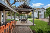Lavish Retreat - Private Pool, Hot Tub Access