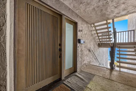 Oceanfront Location and Panoramic Views - Stunning Coastal Haven Отели рядом с достопримечательностью «Fletcher Cove Community Center»