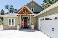 Riverfront home  near Yosemite with private swimming hole