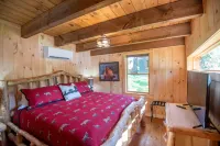 Charming Tiny Cabin with Scenic Views - Cozy Mountain Retreat