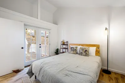 Dog-friendly Arrowhead Villas cottage with deck, fireplace & W/D- great locale