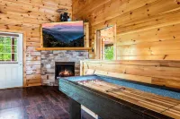 Indoor Pool-Theater-Bunk Beds with Slide-Game Room-Hot Tub-5 min to Attractions! - مسبح خاص