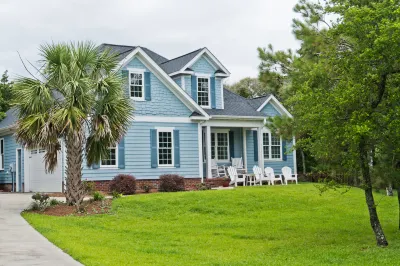 Golf Course Views and Outdoor Oasis - Charming Family Retreat Hotels near Pine Knoll Shores