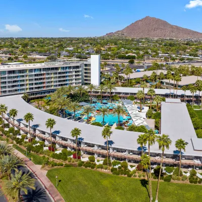 Hotel Valley Ho Отели рядом с достопримечательностью «Папаго Парк»