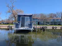 Stunning Lake Views and Cozy Waterfront Living - Charming Oasis Các khách sạn ở Fife Lake