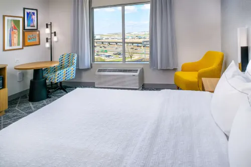 Hampton Inn by Hilton St. Louis Airport - 2-Star