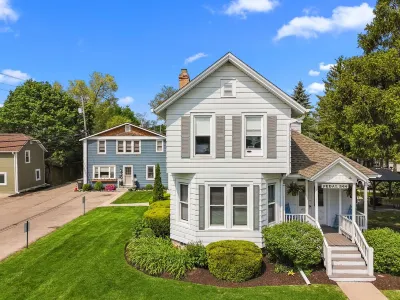 Quaint 4 Bedroom Home Just A Few Blocks To Downtown Lake Geneva Hôtels à proximité de : Element Massage Studio