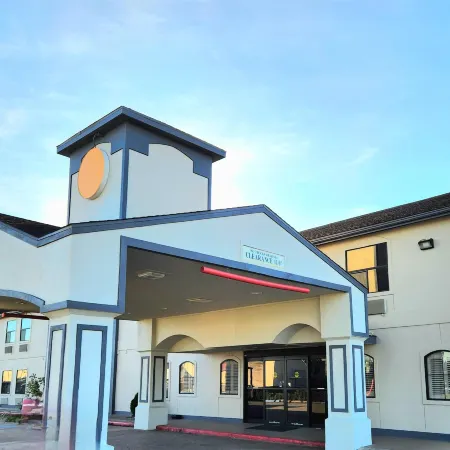 Days Inn by Wyndham Rosenberg