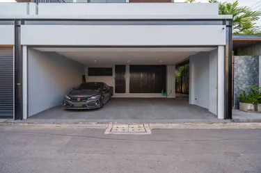 รูปภาพของMonochrome Designer Pool Villa