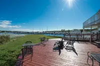 Lakeside Deck and Continental Breakfast - Serene Cozy Retreat Hotel a White River Township