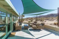 Cozy Secluded Retreat - Views, Sunroom, Spacious Patio, BBQ Hotels in Twentynine Palms