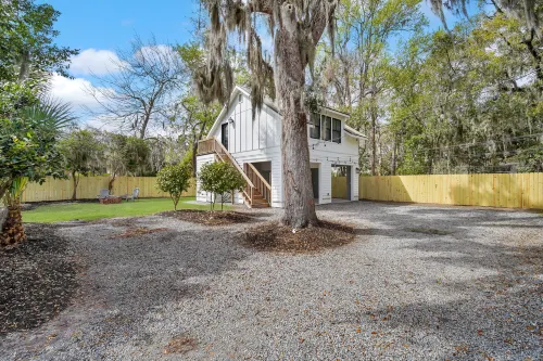 Chef-Ready Kitchen and Cozy Carriage House - Stunning Boho Retreat