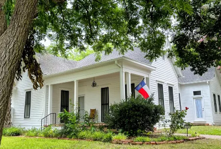 Spacious Living Areas and Characterful Design - Charming Family Haven