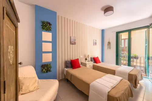 SkySea Holidays City Center Suites