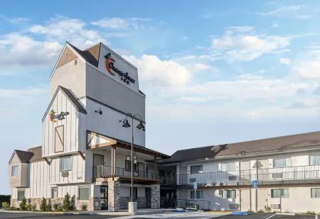 Orange Grove Inn Отели в г. Тастин