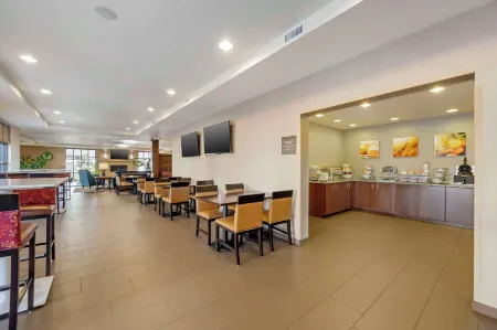 Comfort Inn & Suites