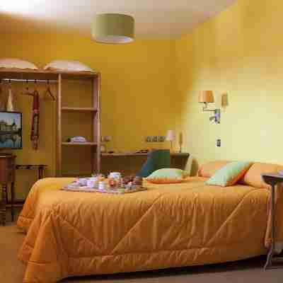 Logis Hôtel Ô en Couleur Rooms