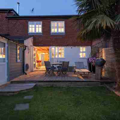 Stylist Split Level 2 Bed with Parking Hotel Exterior