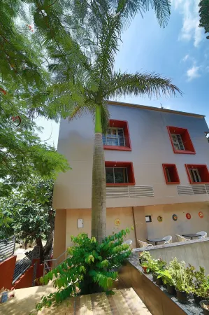 Hotel Marigold with Swimming Pool by SAH Отели рядом с достопримечательностью «Guru Sikhar»