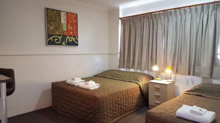 The Commercial Hotel Motel Отели рядом с достопримечательностью «Charleys Creek Campgrounds, Chinchilla»