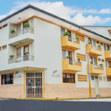 Hotel Acosta Hotel dekat Casa de Fierro