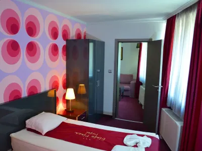 Elate Plaza Business Hotel Hotels near CyberHub VR