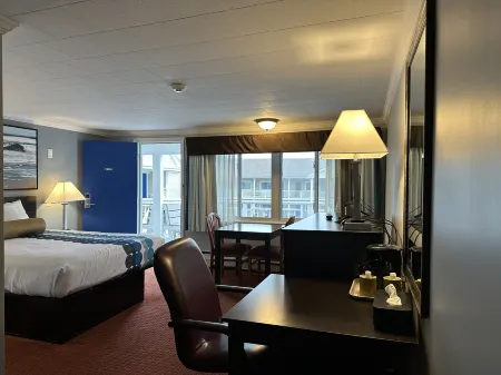 Rodeway Inn Orleans - Cape Cod Отели рядом с достопримечательностью «Addison Art Gallery»