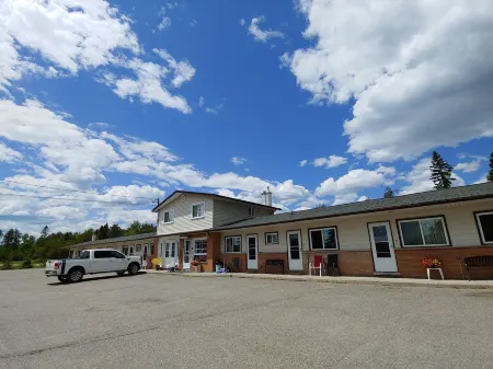 Town and Country Motel in Nipigon Отели в г. Нипигон