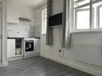 Remarkable 1-Bed Studio Apartment in Redbridge Hotels in Woodford