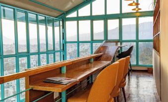 Mhendo Hotel & Studio Suites