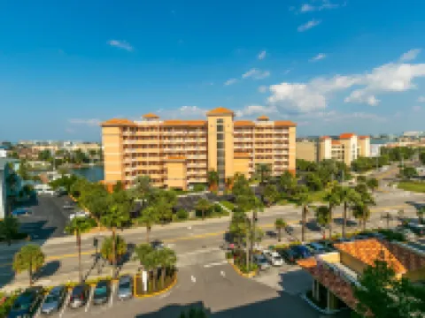 โรงแรม ฮอลิเดย์ อินน์ แอนด์ สวีทส์ เคลียร์วอเทอร์ บีช บาย IHG โรงแรมในเคลียร์วอเตอร์