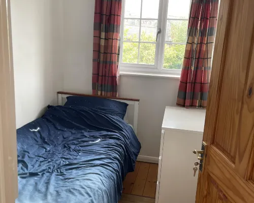 3-Bed House Sleeps 4 with Free Parking Hotels in Butetown
