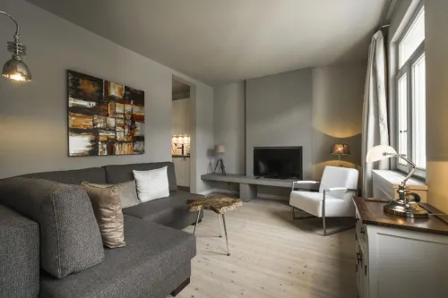 BS Luxury Suites - Airport Shuttle