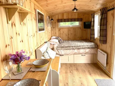 Mailer Farm Woodhead Shepherds Hut - Sleeps 2 Отели в г. Перт