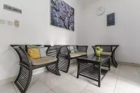 RedDoorz Plus Near Trisakti University - Pensions